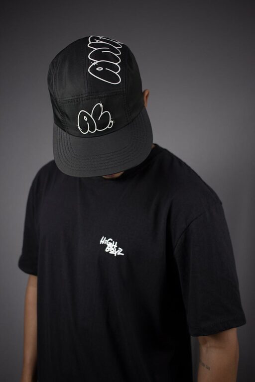 How to Build a Basic Capsule Wardrobe for Every Season